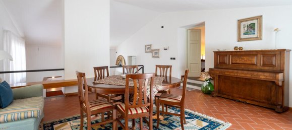 5 bedrooms Villa in Lucca, Italy No. 106308 25