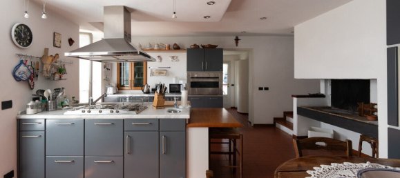 5 bedrooms Villa in Lucca, Italy No. 106308 5