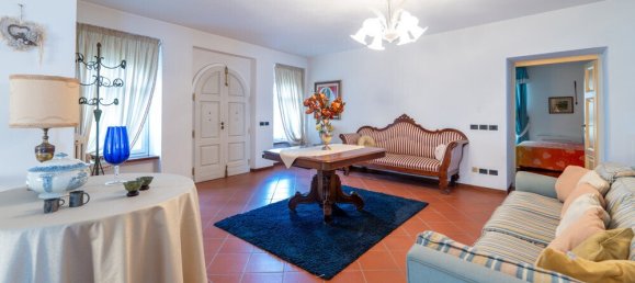 5 bedrooms Villa in Lucca, Italy No. 106308 18