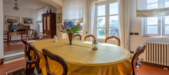 5 bedrooms Villa in Lucca, Italy No. 106308 9