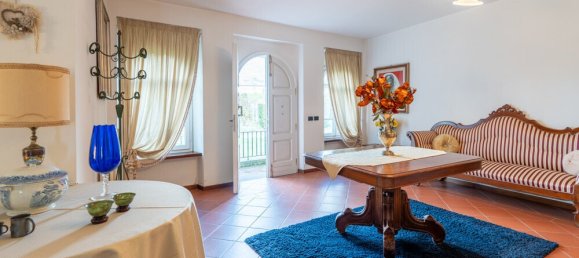 5 bedrooms Villa in Lucca, Italy No. 106308 19