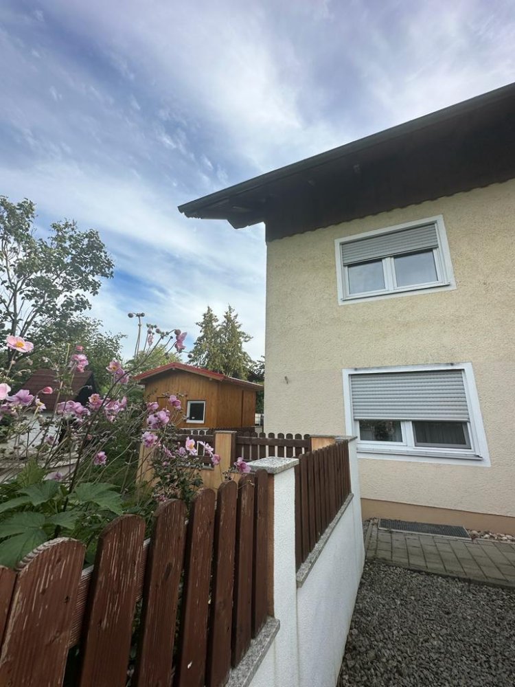 4 rooms Apartment in Regensburg, Germany No. 146142