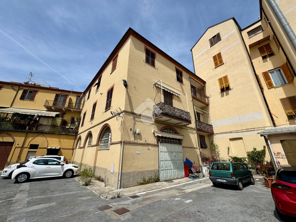 Квартира с 1 спальней в Вадо Лигуре, Италия № 298345