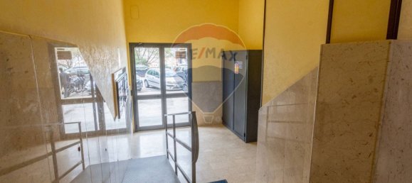 4 rooms Apartment in Palermo, Italy No. 107119 3