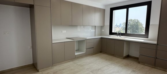 Квартира с 3 спальнями в Агиос Георгиос, Никосия, Кипр № 26776 3