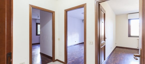 4 rooms Apartment in Rome, Italy No. 222774 6