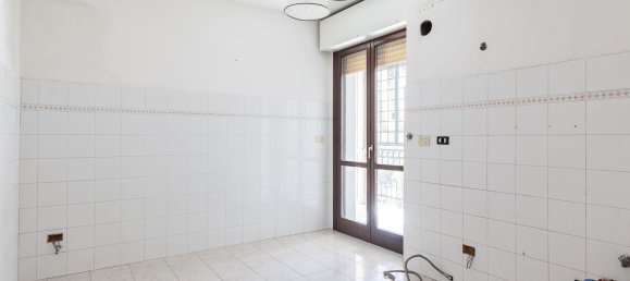 4 rooms Apartment in Rome, Italy No. 222774 11