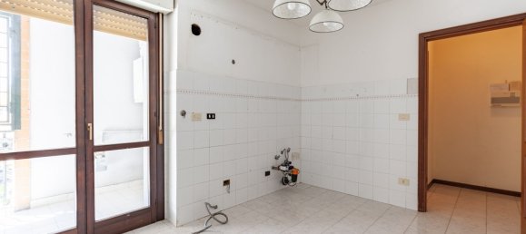 4 rooms Apartment in Rome, Italy No. 222774 12