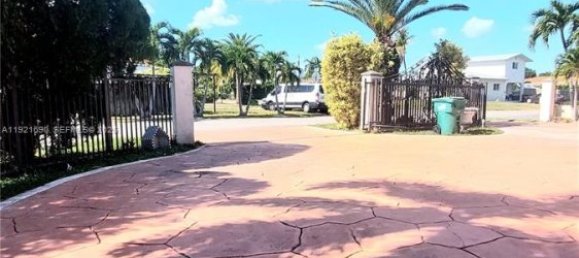 3 dormitorios villa en venta en Miami, Miami-Dade, Florida, USA № 614770 9