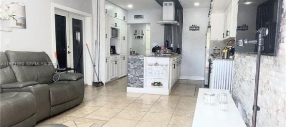 3 dormitorios villa en venta en Miami, Miami-Dade, Florida, USA № 614770 8