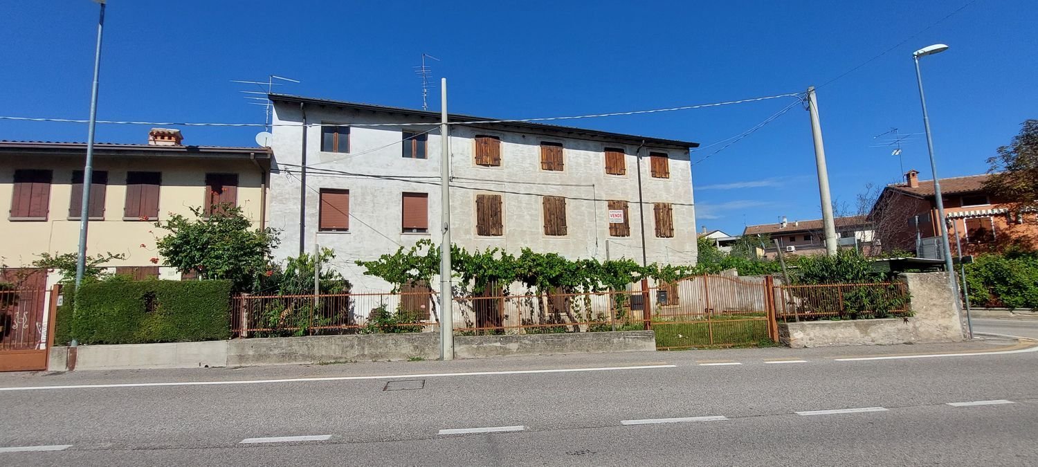 6غرفة منزل في Bardolino, Italy رقم 196685