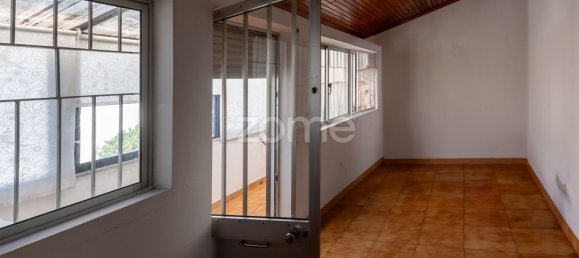 3 bedrooms House in Porto, Portugal No. 14323 16