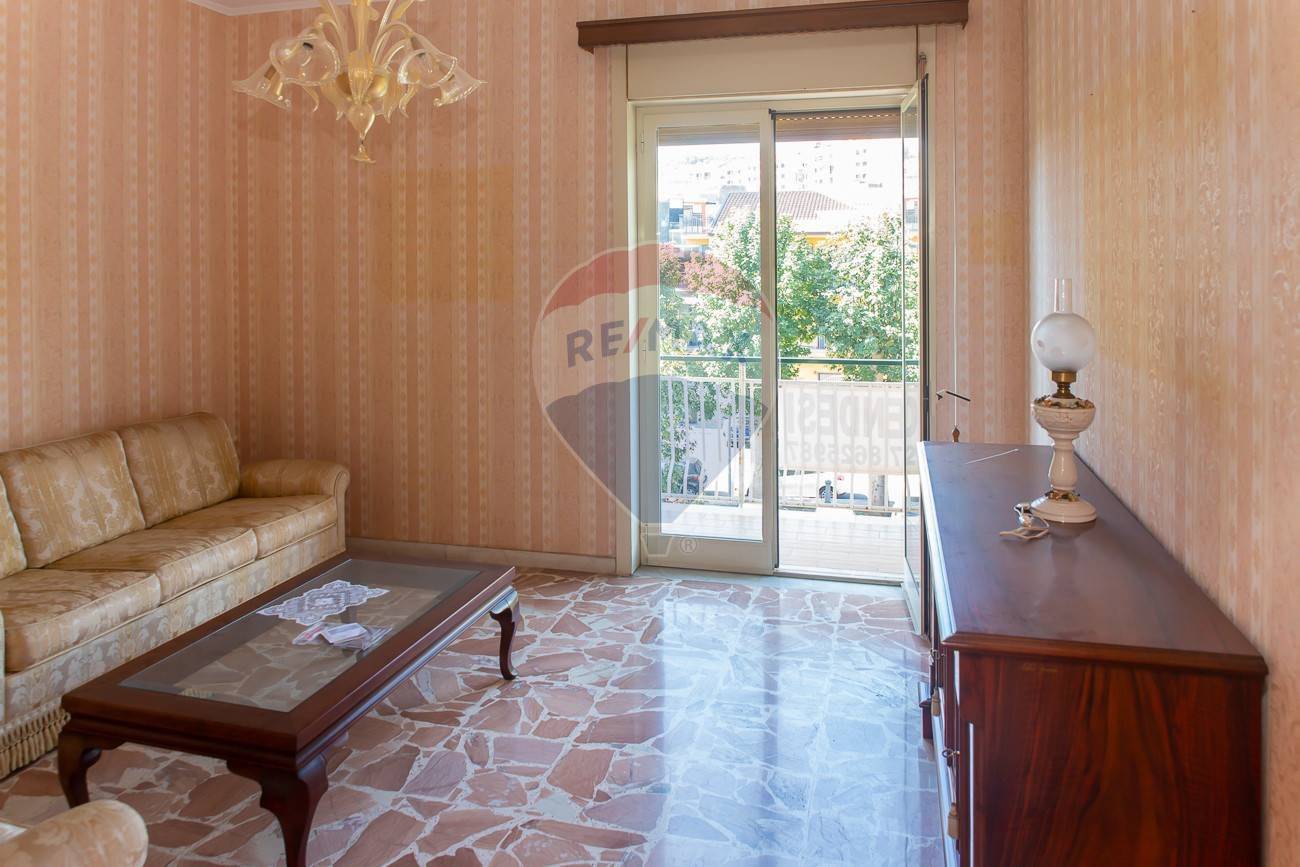 4 bedrooms Apartment in Aci Catena, Italy No. 122434