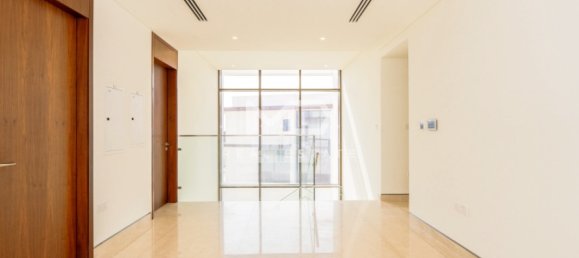 5 bedrooms Villa in Abu Dhabi, UAE No. 53099 90