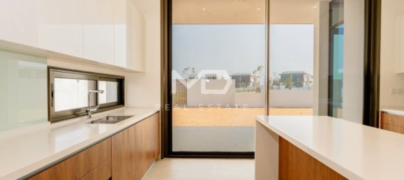 5 bedrooms Villa in Abu Dhabi, UAE No. 53099 75