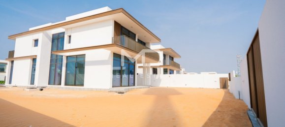 5 bedrooms Villa in Abu Dhabi, UAE No. 53099 55