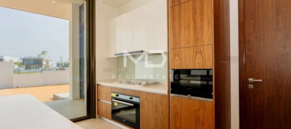 5 bedrooms Villa in Abu Dhabi, UAE No. 53099 73