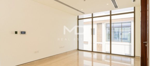 5 bedrooms Villa in Abu Dhabi, UAE No. 53099 71