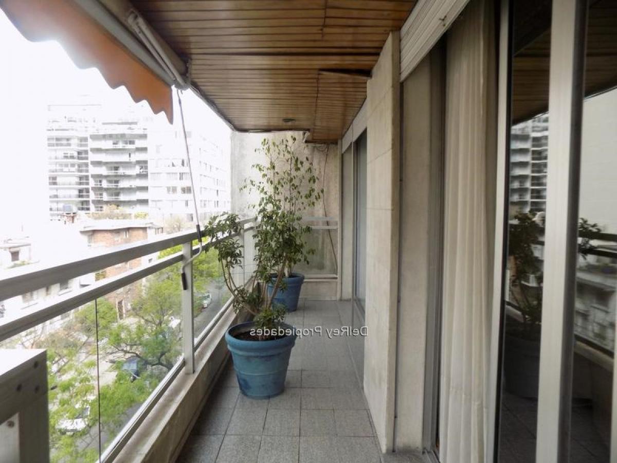 Apartamento de 3 dormitorios en Montevideo, Uruguay No. 8730