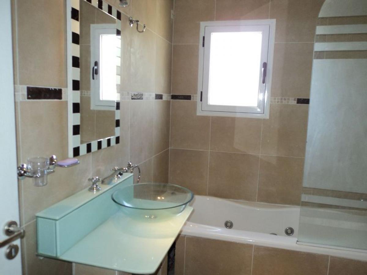 3 bedrooms House in Buenos Aires, Argentina No. 90106