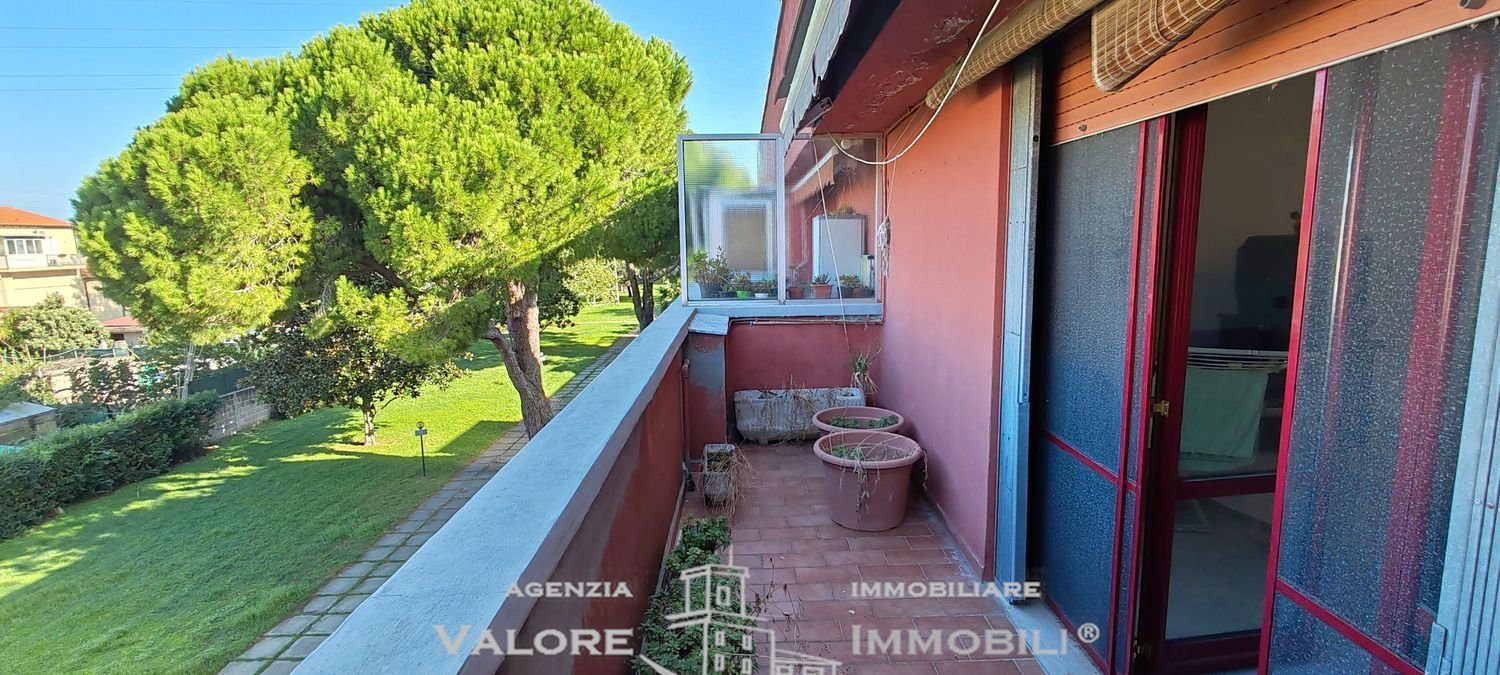 4 bedrooms Apartment in Livorno, Italy No. 401092