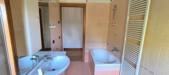 4 bedrooms Apartment in Paese, Italy No. 328853 14