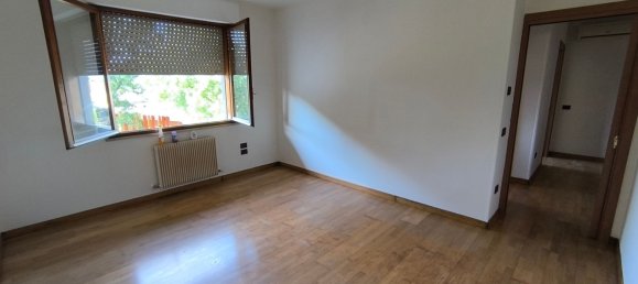 4 bedrooms Apartment in Paese, Italy No. 328853 11