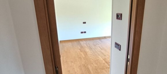 4 bedrooms Apartment in Paese, Italy No. 328853 8