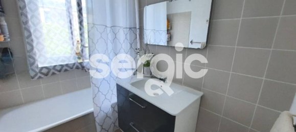 Apartamento de 2 dormitorios en Saint-Jean-de-la-Ruelle, France No. 156042 3