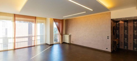 Apartamento de 4 divisões em Busto Arsizio, Italy N.º 30277 2