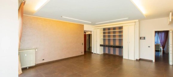 Apartamento de 4 divisões em Busto Arsizio, Italy N.º 30277 5