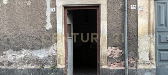 1 bedroom Apartment in Catania, Italy No. 327712 2