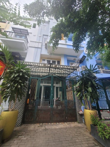 80m² House in District 8, Vietnam No. 13025