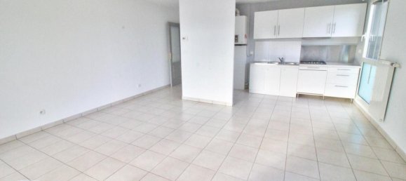 Квартира с 2 спальнями в Сент-Этьен, Франция № 205808 3