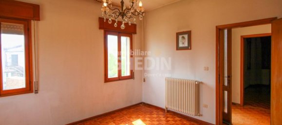 4 rooms House in San Vendemiano, Italy No. 170938 8