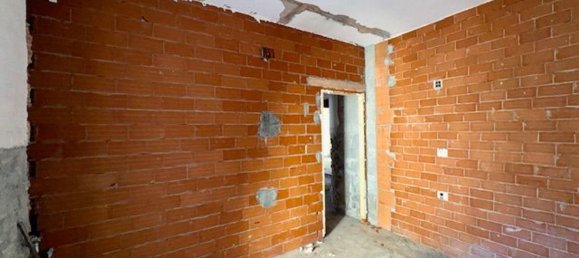 4 bedrooms Apartment in Turin, Italy No. 379746 3