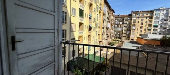 4 bedrooms Apartment in Turin, Italy No. 379746 8