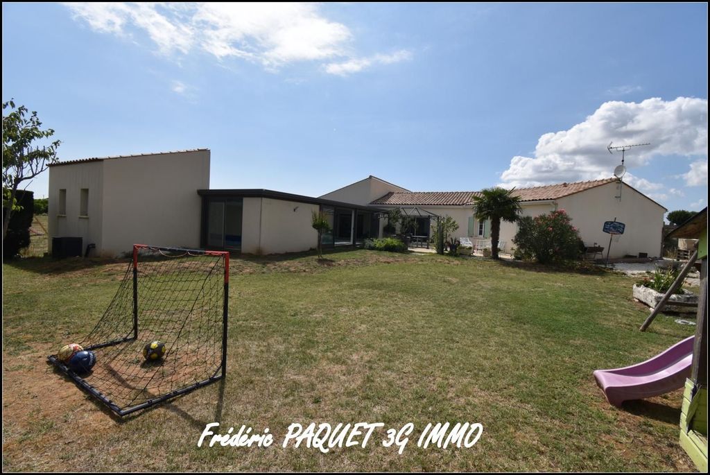 Villa de 5 dormitorios en Gemozac, France No. 346572