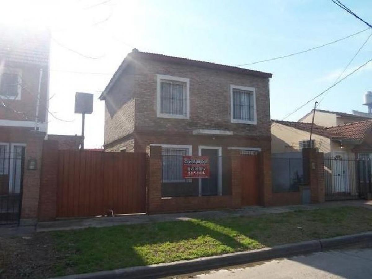 3 bedrooms House in Hurlingham, Argentina No. 94869