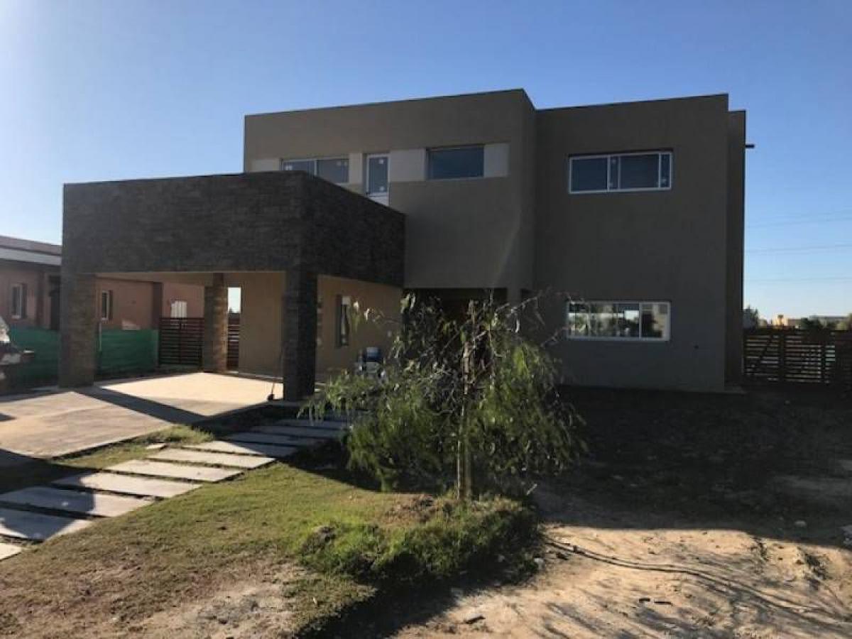 4 bedrooms House in Tigre, Argentina No. 20027