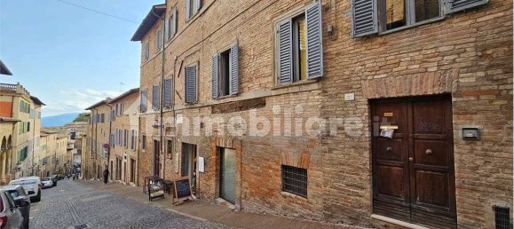 3غرفة عقار تجاري في Urbino, Italy رقم 84853 2