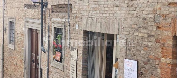 3غرفة عقار تجاري في Urbino, Italy رقم 84853 3
