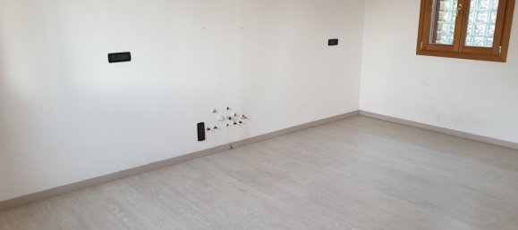 3 rooms Apartment in Padua, Italy No. 37657 2