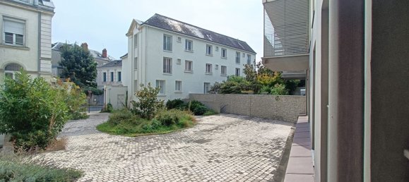 3 rooms Apartment in Tours, France No. 247440 2