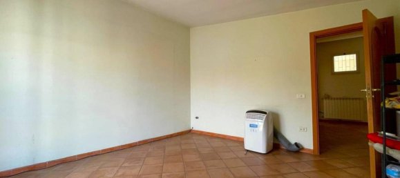 Casa de 9 divisões em Giugliano in Campania, Italy N.º 27060 119