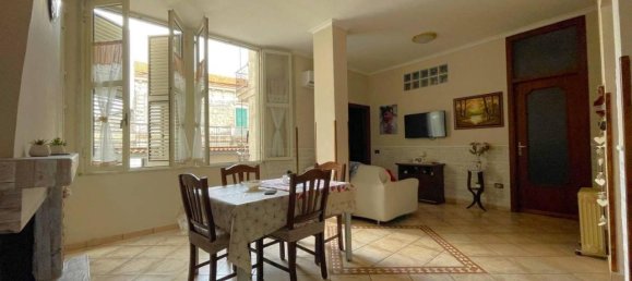 Casa de 9 divisões em Giugliano in Campania, Italy N.º 27060 52