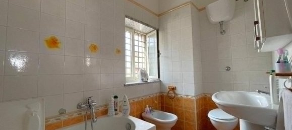 Casa de 9 divisões em Giugliano in Campania, Italy N.º 27060 110