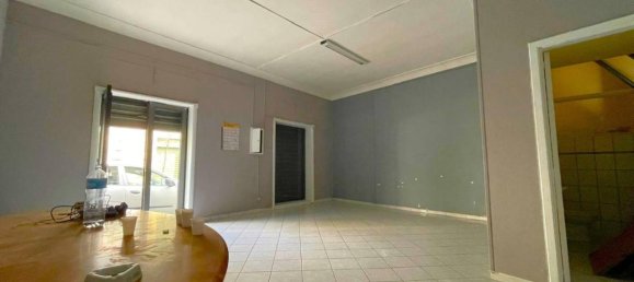 Casa de 9 divisões em Giugliano in Campania, Italy N.º 27060 102