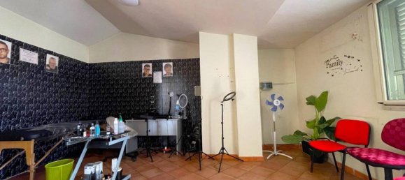 Casa de 9 divisões em Giugliano in Campania, Italy N.º 27060 121