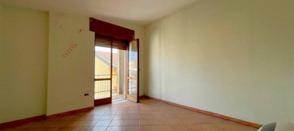 Casa de 9 divisões em Giugliano in Campania, Italy N.º 27060 70